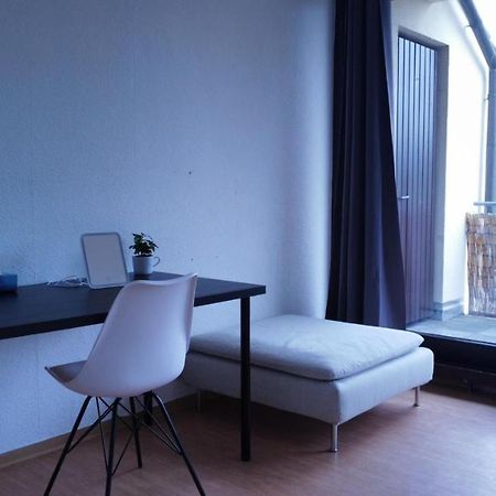 Budget Suite Mit Balkon - Privatzimmer In Wohnung - Netflix & Minibar Inklusive 코블렌츠 외부 사진