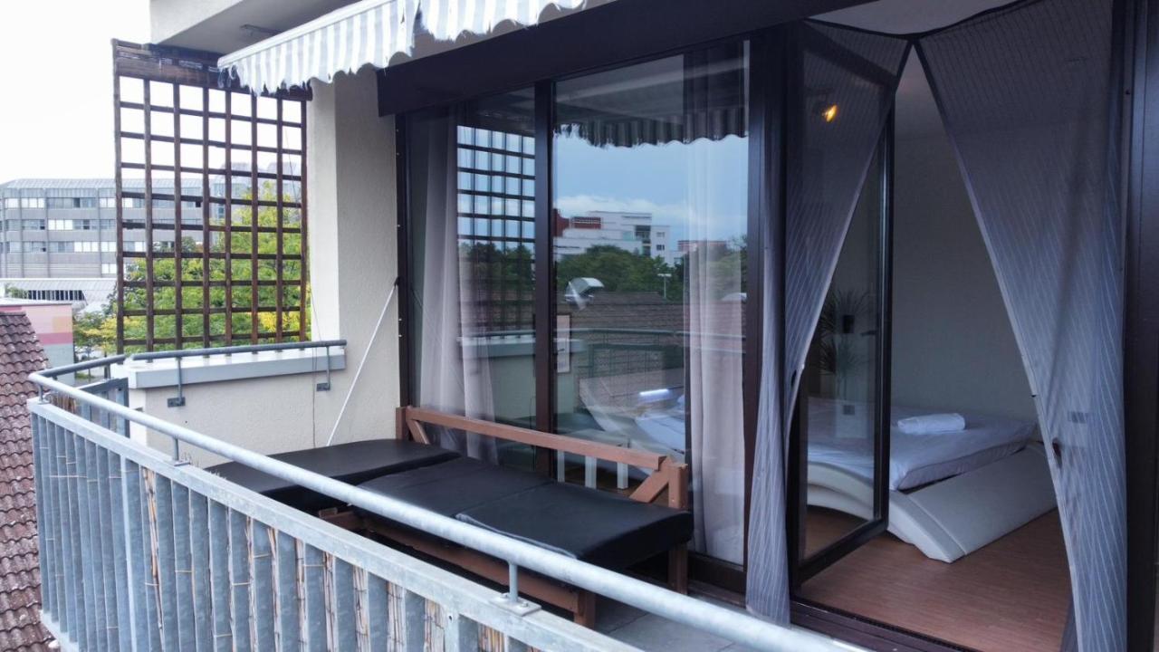 Budget Suite Mit Balkon - Privatzimmer In Wohnung - Netflix & Minibar Inklusive 코블렌츠 외부 사진